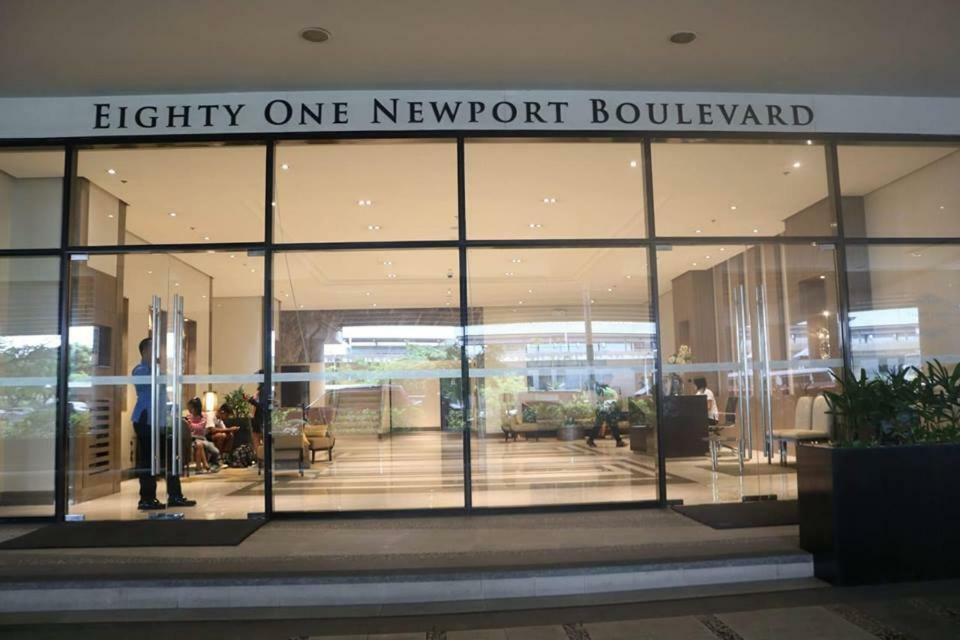 Eighty One Newport Boulevard マニラ市 エクステリア 写真